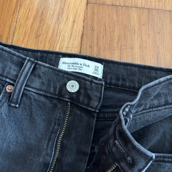 Abercrombie & Fitch Women's Black Straight Leg Jeans 90s straight ultra high ris - Picture 3 of 4